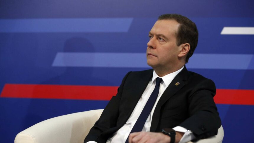 ميدفيديف: يجب القضاء على نظام كييف لأنهم يتصرفون مثل الإرهابيين - عاجل