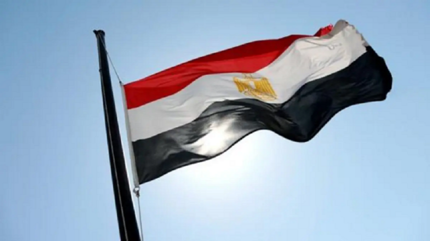 نقل سياسي مصري بارز إلى العناية المركزة
