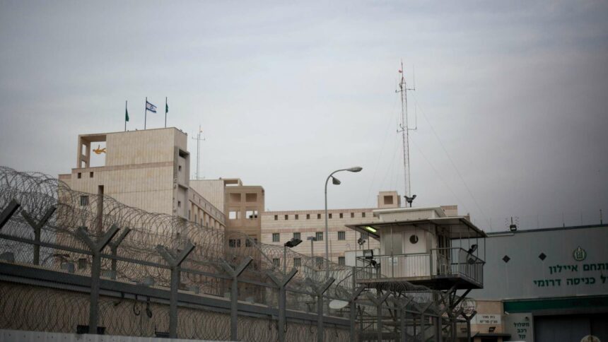 وقال مسئول فلسطيني لـ "سبوتنيك": إن إسرائيل تخشى مقتل وليد دقة داخل السجون