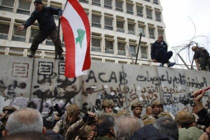 وقفة احتجاجية لجمعية "صرخة المودعين" أمام مصرف لبنان