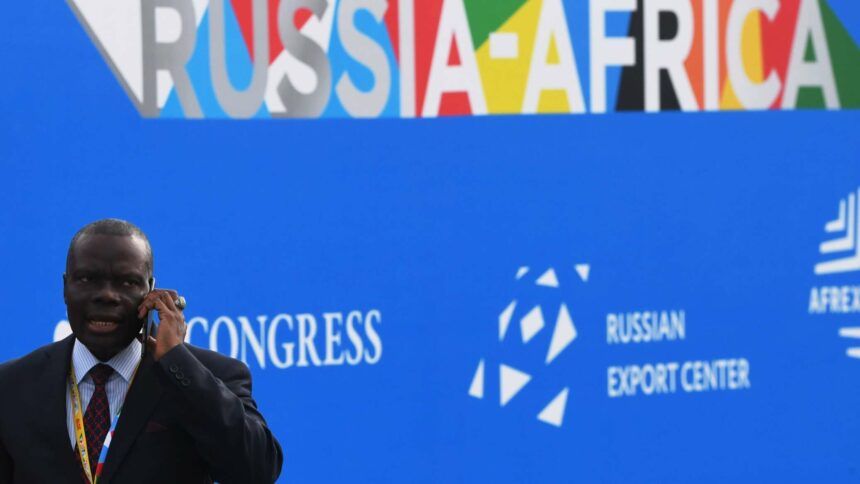 رئيس جمهورية إفريقيا الوسطى يتوجه إلى روسيا للمشاركة في قمة "روسيا-إفريقيا" الثانية