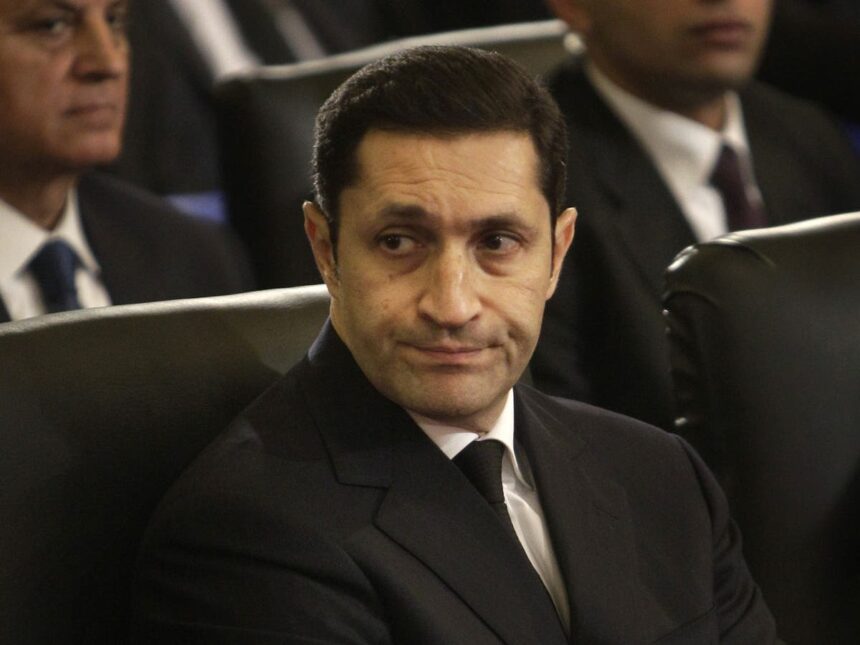 علاء مبارك يوجه نداء وتساؤلا للحكومة المصرية