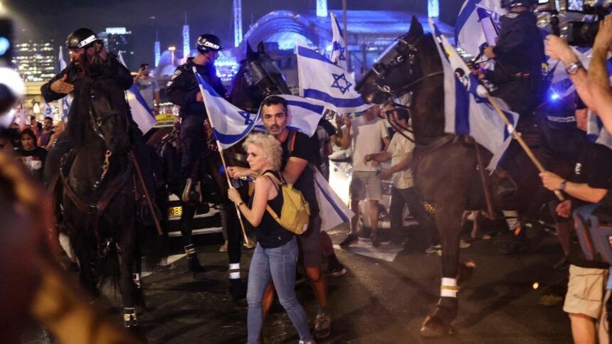نتنياهو يلمح إلى نفاد صبره بعد تجدد الاحتجاجات في تل أبيب