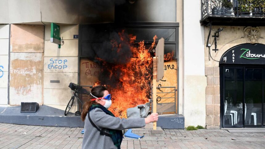 نحو ألف شخص اعتقلوا في فرنسا خلال أعمال الشغب الليلة الماضية ... بالفيديو