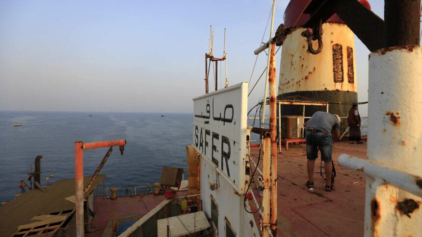 الامم المتحدة تعلن نقل نصف النفط من ناقلة النفط صافر الى سفينة الاستبدال