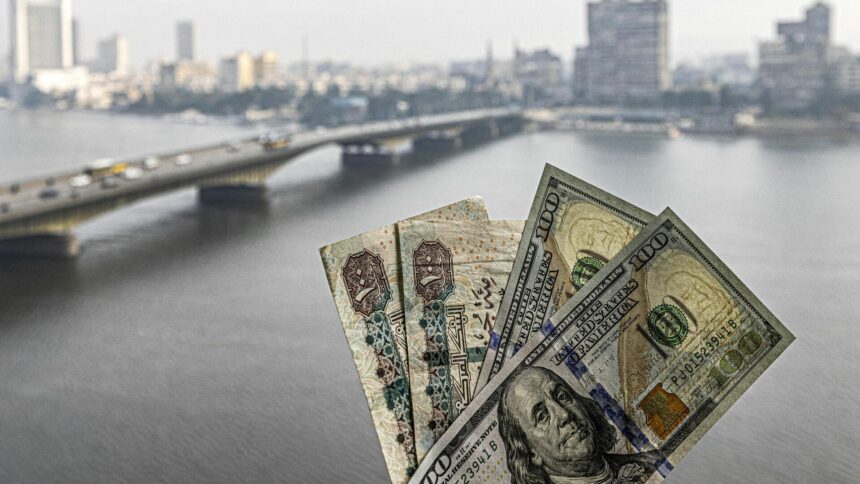 مصر تطلق أول وثيقة معاش بالدولار في تاريخها