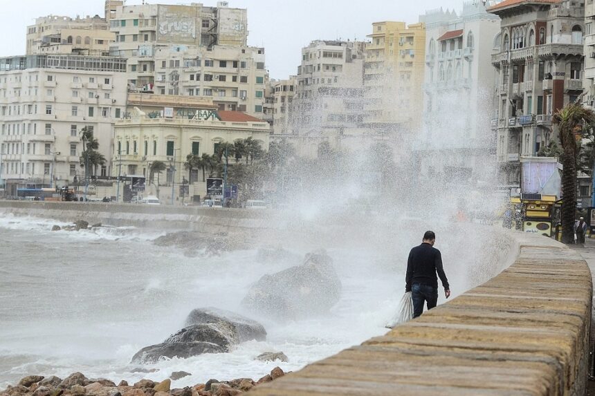 الأرصاد المصرية تصدر تحذيرا بخصوص العاصفة