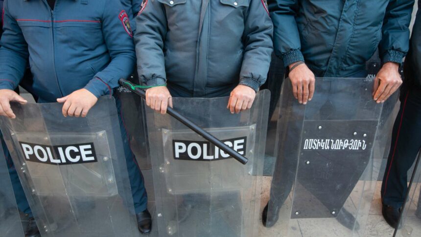 السلطات الأرمنية تعتقل صحافيين يعملان في وكالة سبوتنيك