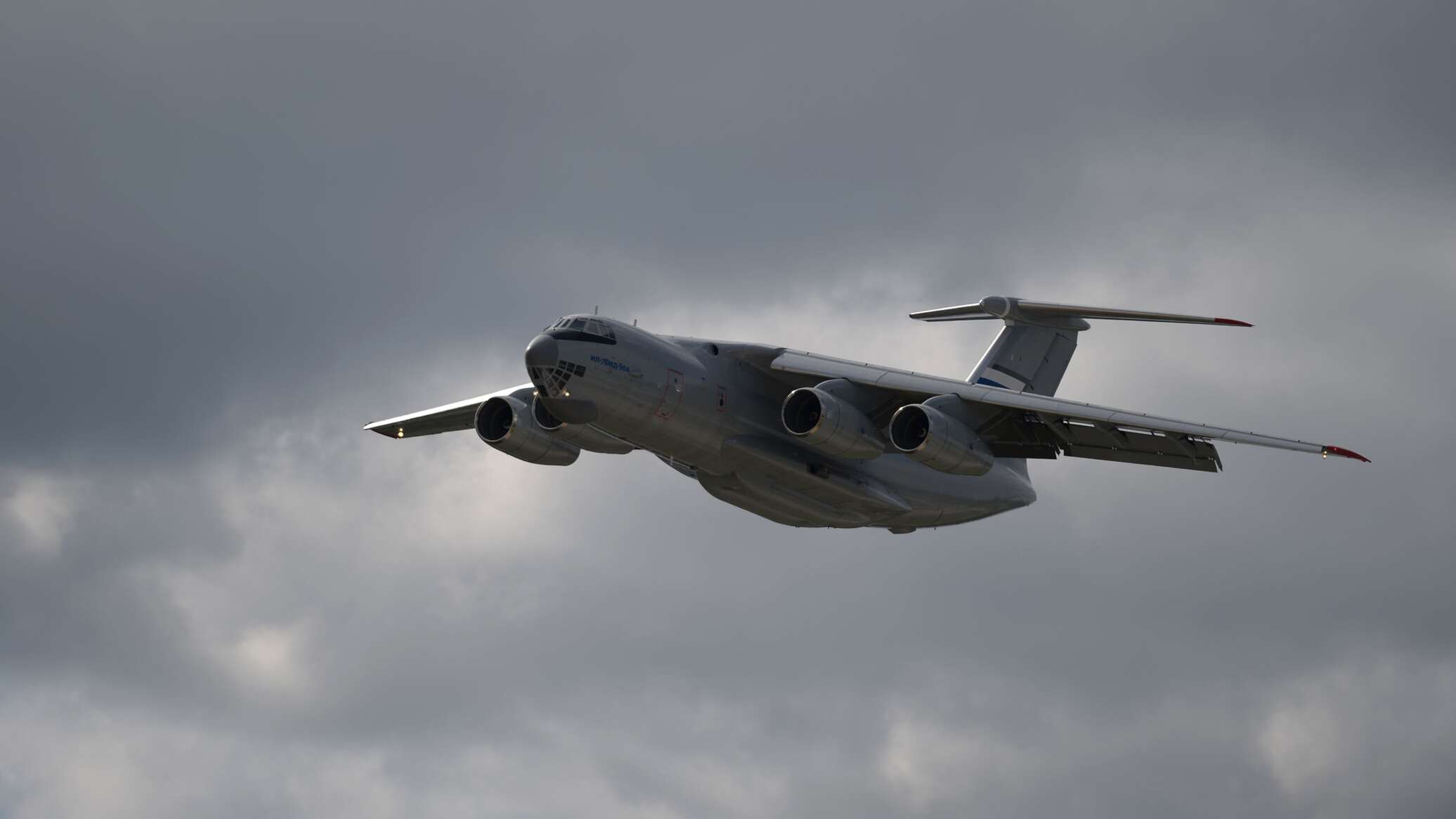 القوات الروسية تتسلم طائرة "Il-76MD" حديثة مع زيادة في مدى الطيران بنسبة 15%