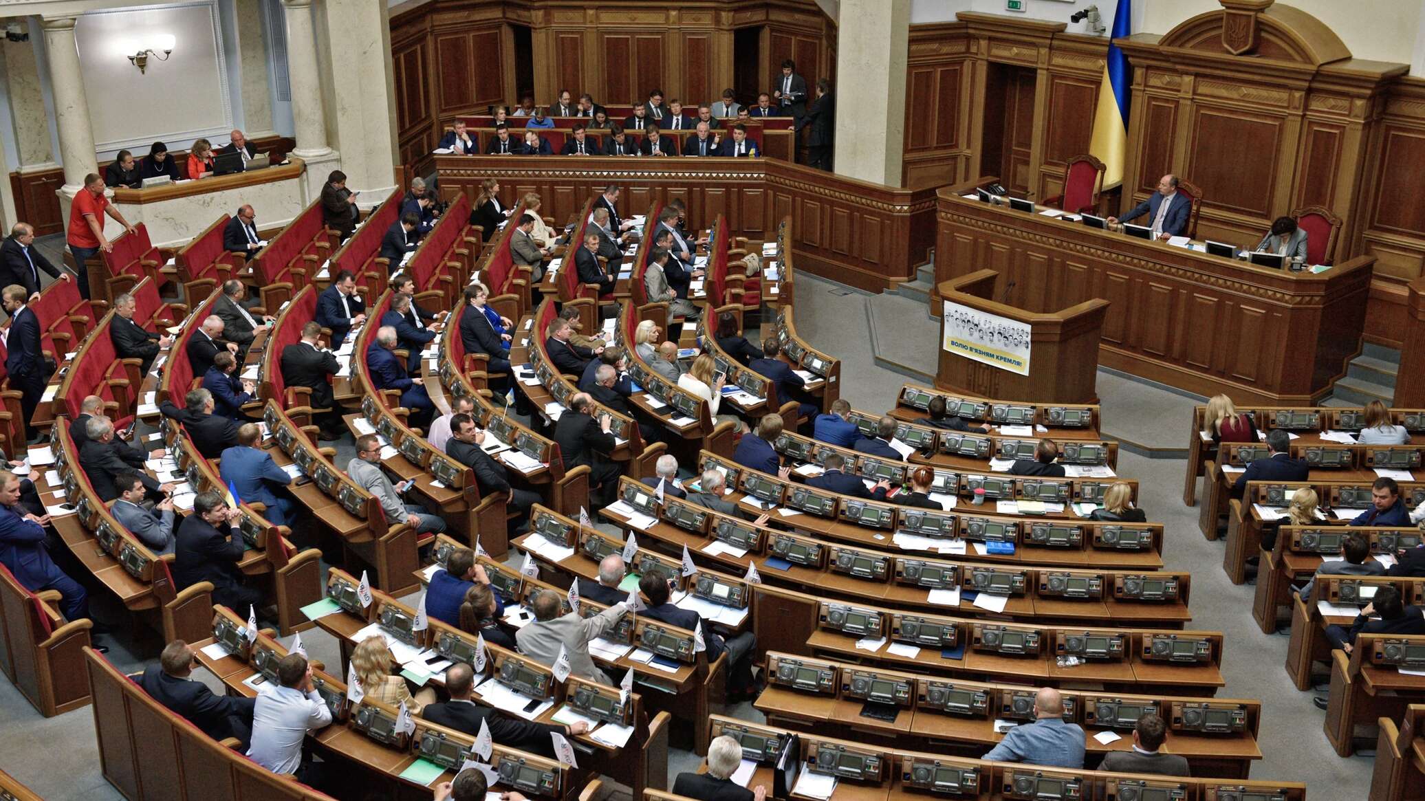 برلماني أوكراني يدق ناقوس الخطر ويصف ما يحدث بالمروع