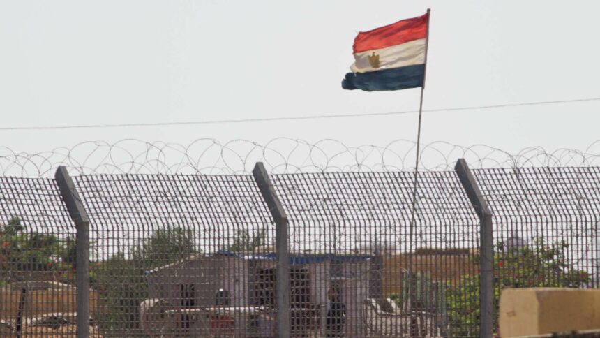 وسائل الإعلام: حذرت مصر إسرائيل من "قطع العلاقات" إذا فر سكان غزة إلى سيناء