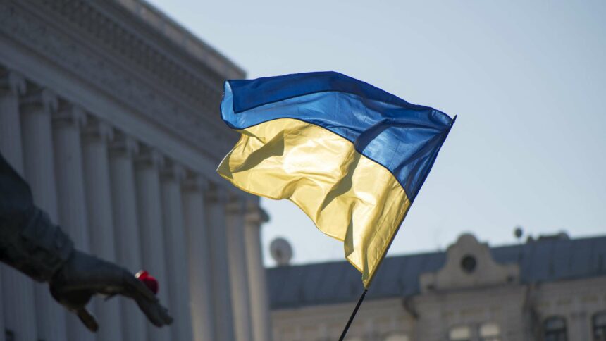استطلاع يوضح خوف الأوكرانيين من عمل مكتب زيلينسكي