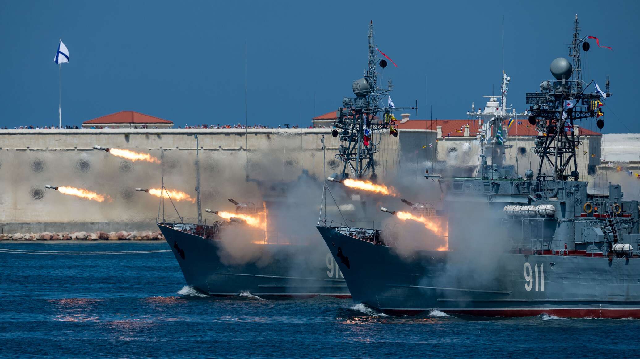 الدفاع: تدمير سبع طائرات مسيرة وسفينة تقل جنوداً أوكرانيين في البحر الأسود