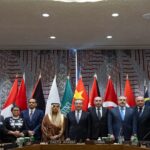 اللجنة الوزارية المكلفة من قبل القمة العربية الإسلامية تعقد اجتماعا مع وزير الخارجية الصيني