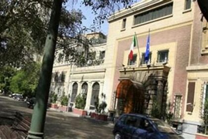 السفير الإيطالي في القاهرة يزور منطقة الحلمية الجديدة