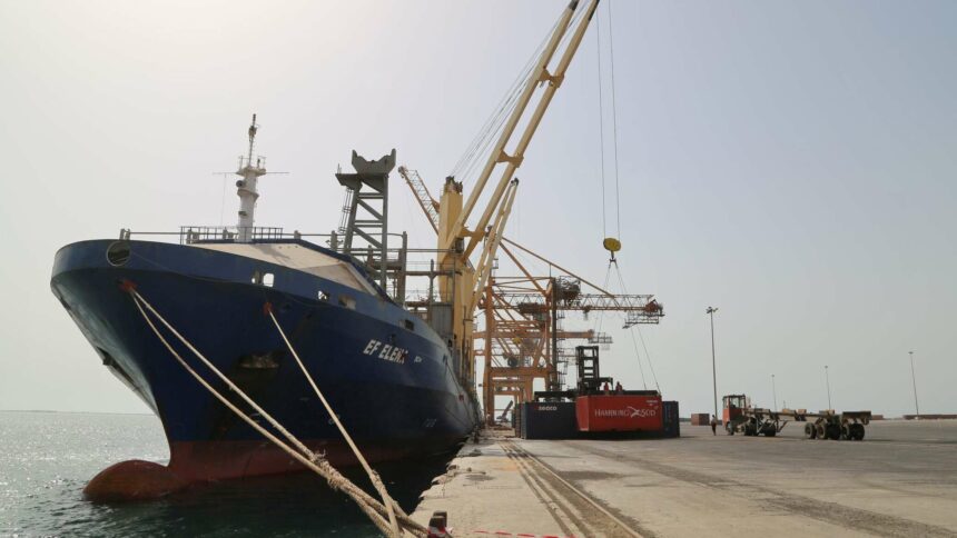 تحليل يرصد ما سيحدث للاقتصاد الإسرائيلي إذا واصل الحوثيون عملياتهم الهجومية في البحر الأحمر