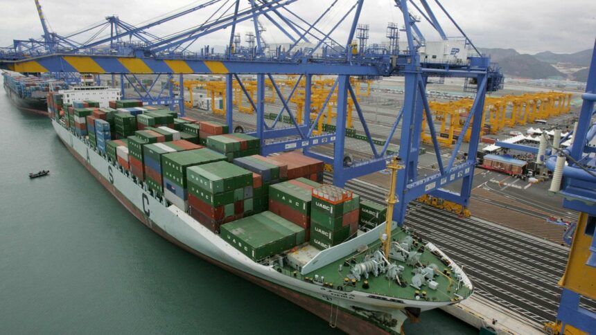 شركة شحن فرنسية توقف رحلات سفنها في البحر الأحمر