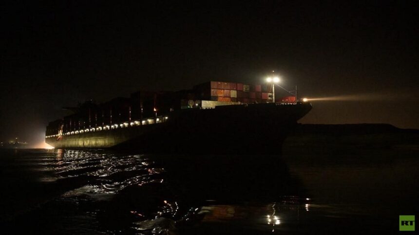 "قناة السويس": سفينة الحاويات "وان أورفيوس" تستأنف عبورها وحركتها منتظمة في القناة