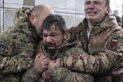 مسؤول أوكراني سابق يحذر من حرب أهلية في البلاد