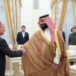مصافحة دافئة بين بوتين وبن سلمان في الرياض.. فيديو