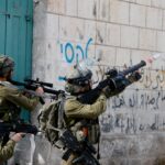 مقتل مستوطن برصاص شرطة الاحتلال الإسرائيلي التي أطلقت النار على منفذي عملية القدس...بالفيديو