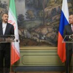 وزيرا خارجية روسيا وإيران يوقعان مذكرة تفاهم لمعالجة العقوبات