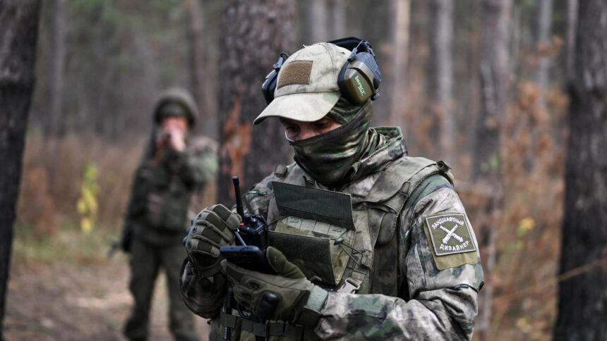 وسائل إعلام أمريكية تكشف تكتيكات روسية جديدة تتسبب في خسائر فادحة في صفوف القوات الأوكرانية.