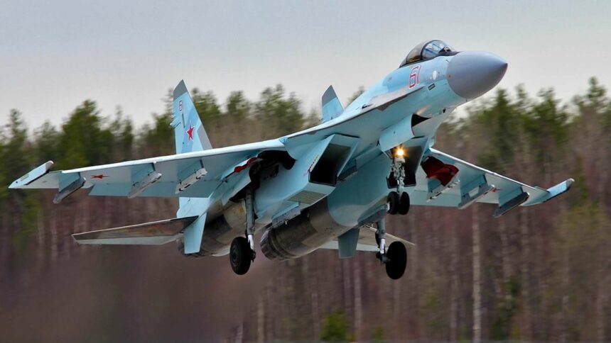 تدخل الطائرة الروسية Su-30 إلى الأسطول العسكري الإثيوبي كبديل لطائرة رافال الفرنسية.