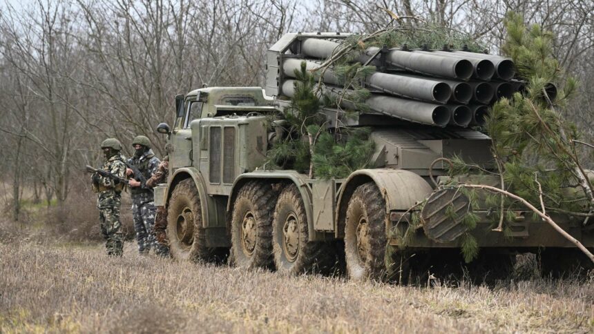 جنرال أوروبي يحذر من استعدادات روسية قد تنتهي بهجوم بري واسع على أوكرانيا
