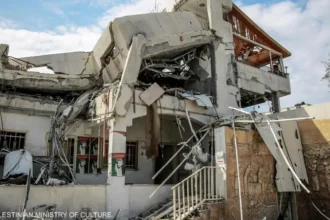إسرائيل تدمر منزل ياسر عرفات في غزة.. صور