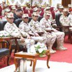 وزير الدفاع يلتقي عددًا من مقاتلي المنطقة المركزية العسكرية