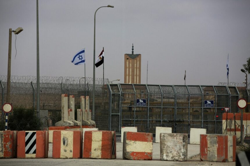 إعلام عبري: إسرائيل تدرس إرسال رئيسي الموساد والشاباك إلى مصر بشأن صفقة الأسرى