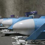 إيران تكشف عن صاروخ "كروز" جديد يطلق من البحر