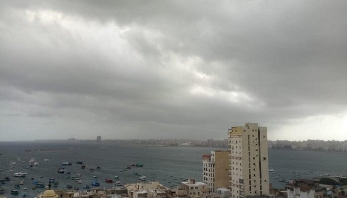 الأرصاد تحذر من سقوط أمطار غدا السبت تمتد للقاهرة.. الصغرى 6 درجات