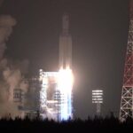 الدفاع الروسية تنشر مشاهد إطلاق صاروخ يحمل قمرا صناعيا من قاعدة بليسيتسك الفضائية...فيديو