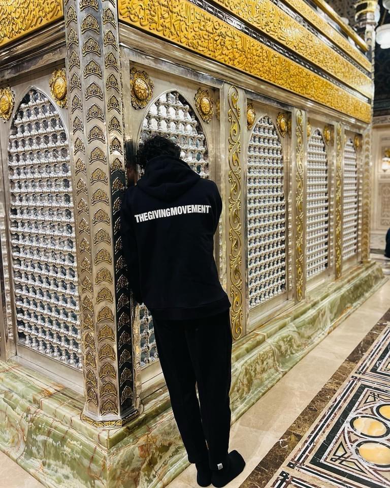 ضجة بسبب صور محمد هاني لاعب الاهلي داخل "مسجد الحسين" ودار الإفتاء ترد على الواقعة - البلد