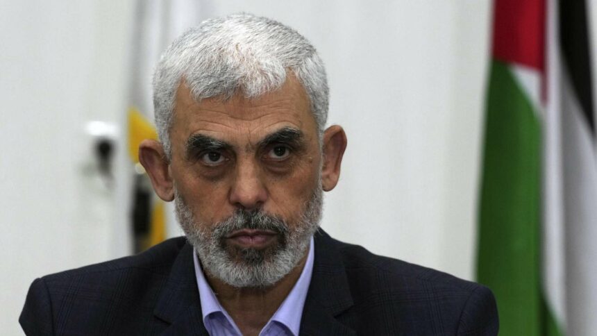 غالانت: السنوار قلق للغاية بشأن بقائه لدرجة أنه لا يستطيع قيادة حماس.