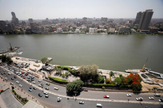 مصر.. الدولار يتسبب في توقف مشروع ضخم