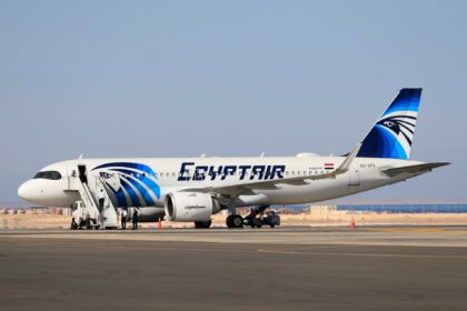 مصر للطيران: تغيير مسار الرحلة المتجهة إلى نيويورك لإنقاذ حياة راكبة