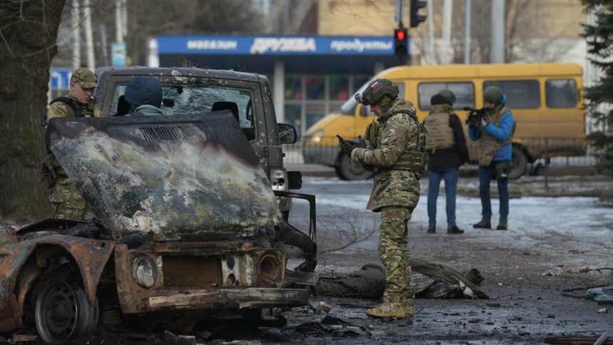 وتحدد الوكالات سيناريوهين لإنهاء الصراع في أوكرانيا