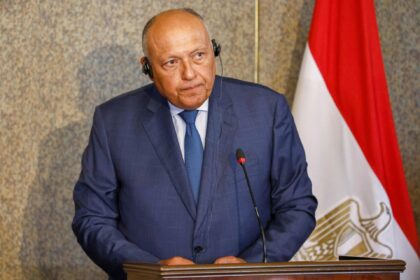 وزير الخارجية يؤكد لـ بلينكن رفض مصر القاطع لأية إجراءات لتهجير الفلسطينيين خارج غزة