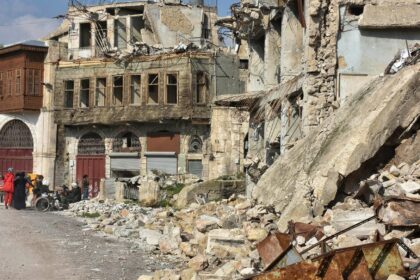 وقال محافظ حلب لـ"سبوتنيك": إن الزلزال وضع عبئا إضافيا على المحافظة المتضررة من الإرهاب