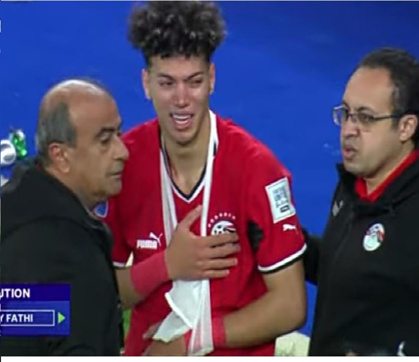 إصابة إمام عاشور في مباراة مصر ونيوزيلندا واللاعب يخرج باكيا