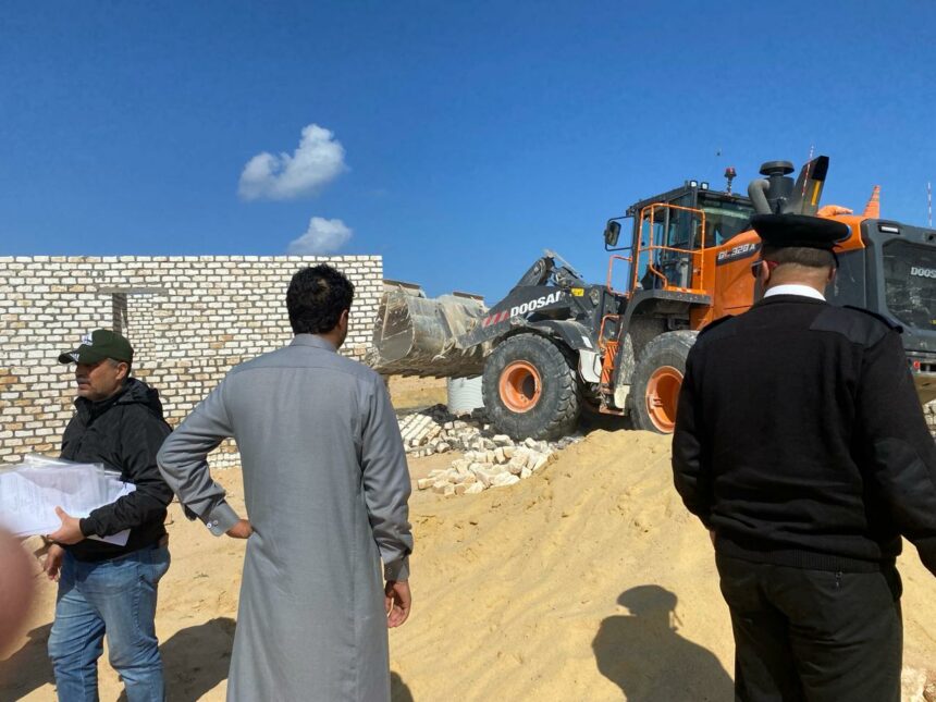 ‫ وزير الإسكان يُصدر قراراً بإزالة التعديات عن مساحة 168 فدانا بمدينة برج العرب الجديدة