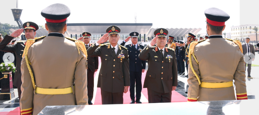 الرئيس السيسي ينيب وزير الدفاع لوضع الزهور على النصب التذكاري لشهداء القوات المسلحة