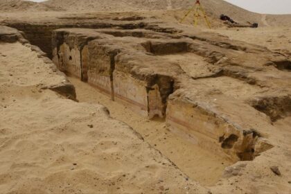 مصر.. الكشف عن مصطبة من عصر الدولة القديمة بمنطقة دهشور (صور)