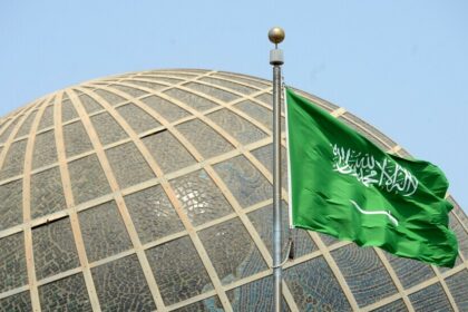 نقل حالة طبية حرجة لمواطن سعودي من مطار القاهرة إلى المملكة
