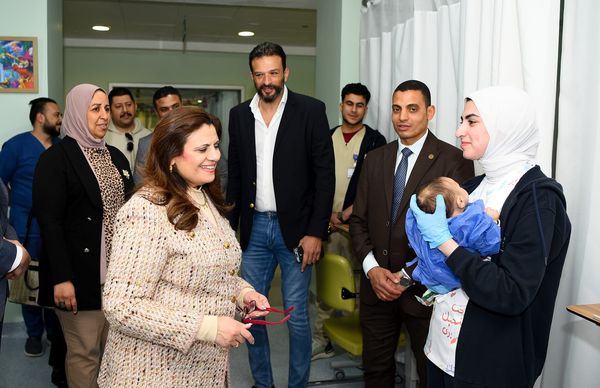 وزيرة الهجرة تتفقد مستشفى الناس لجراحات أمراض القلب للأطفال وتشيد بالصرح الطبي المتميز شاهد الصور - بوابة البلد