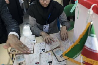 إيران... نسبة المشاركة في انتخابات مجلسي الشورى وخبراء القيادة بلغت 41%