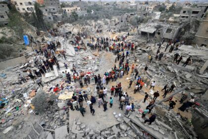 استشهاد 60 فلسطينيًا في غارات متفرقة على غزة ورفح
